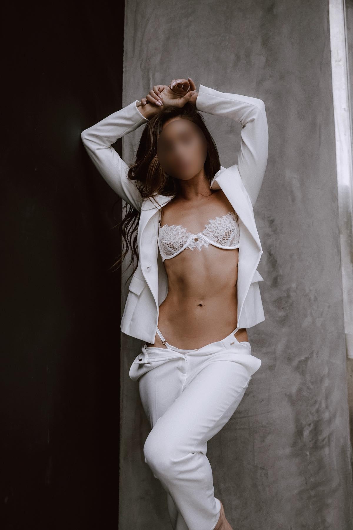 Путана Лерочка Шатенка c 2 размером груди у метро Проспект Просвещения Санкт-Петербург Фото - 5