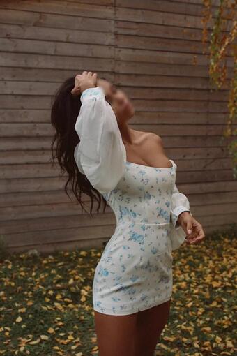 Проститутка Питера Алла, у метро Волковская