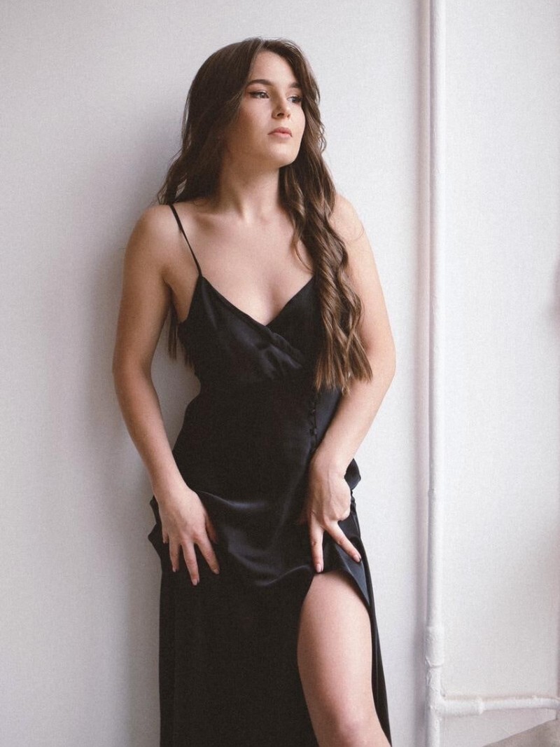 Путана Олеся Шатенка c 1 размером груди у метро Пролетарская Санкт-Петербург Фото - 1