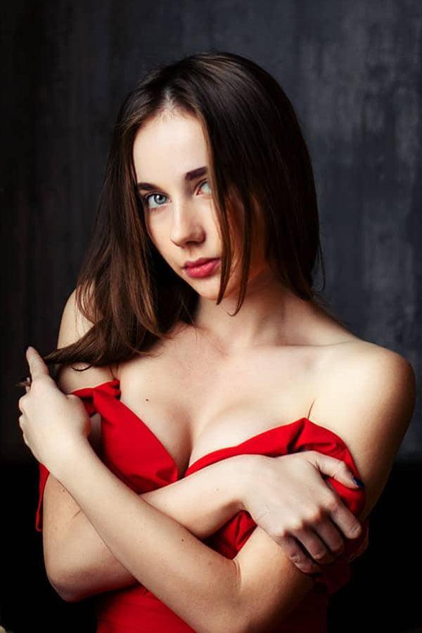 Путана Валентина Брюнетка c 3 размером груди у метро Лиговский проспект Санкт-Петербург Фото - 2