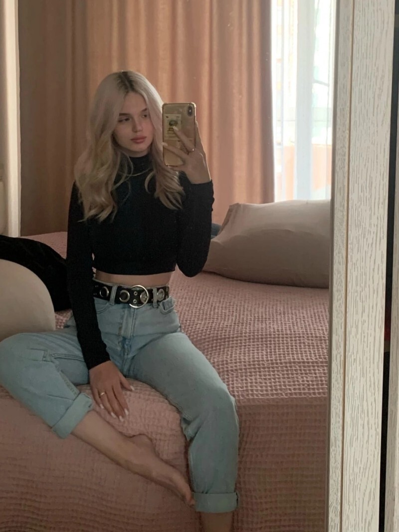 Путана Гаяна Блондинка c 1 размером груди у метро Звездная Санкт-Петербург Фото - 1