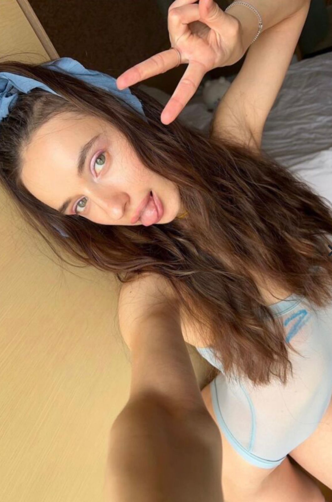 Путана Вега Шатенка c 2 размером груди у метро Василеостровская Санкт-Петербург Фото - 1