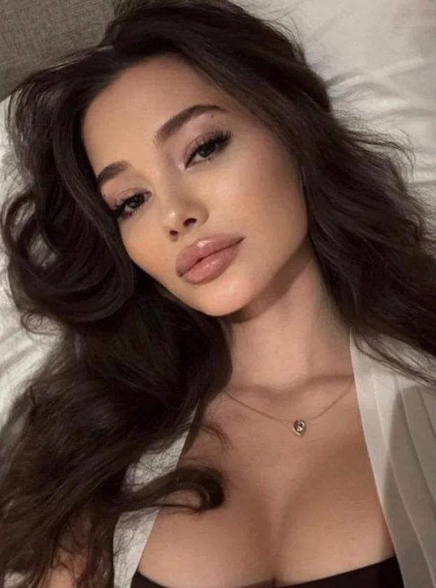 Путана Лия Брюнетка c 3 размером груди у метро Горьковская Санкт-Петербург Фото - 1