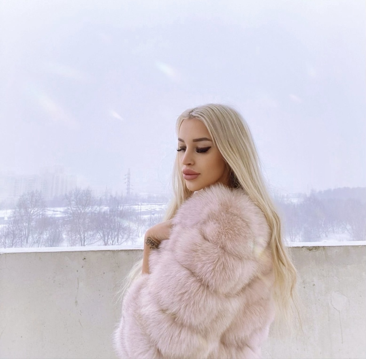 Путана Окси Блондинка c 2 размером груди у метро Горьковская Санкт-Петербург Фото - 2