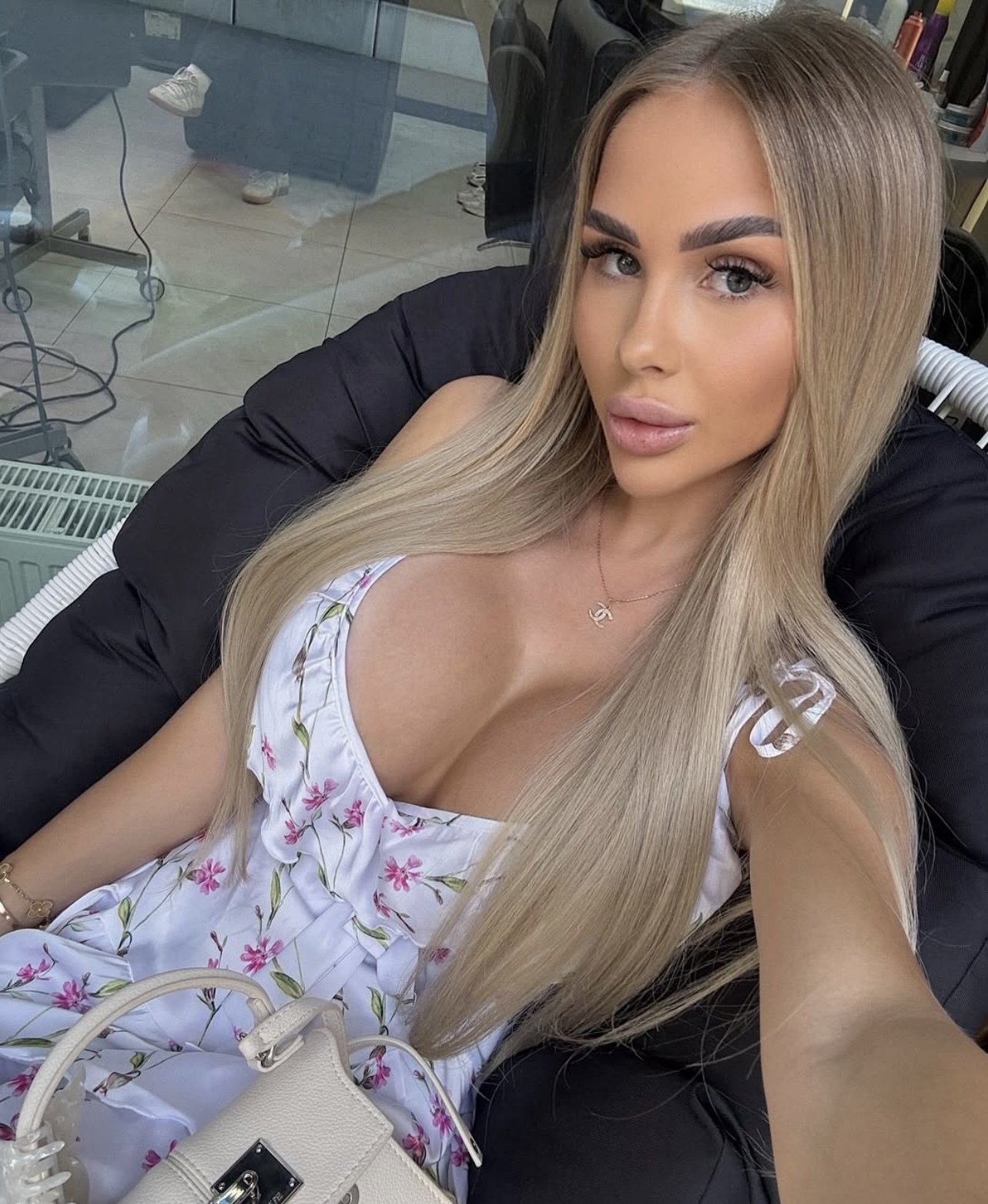 Путана Инга Блондинка c 3 размером груди у метро Петроградская Санкт-Петербург Фото - 1