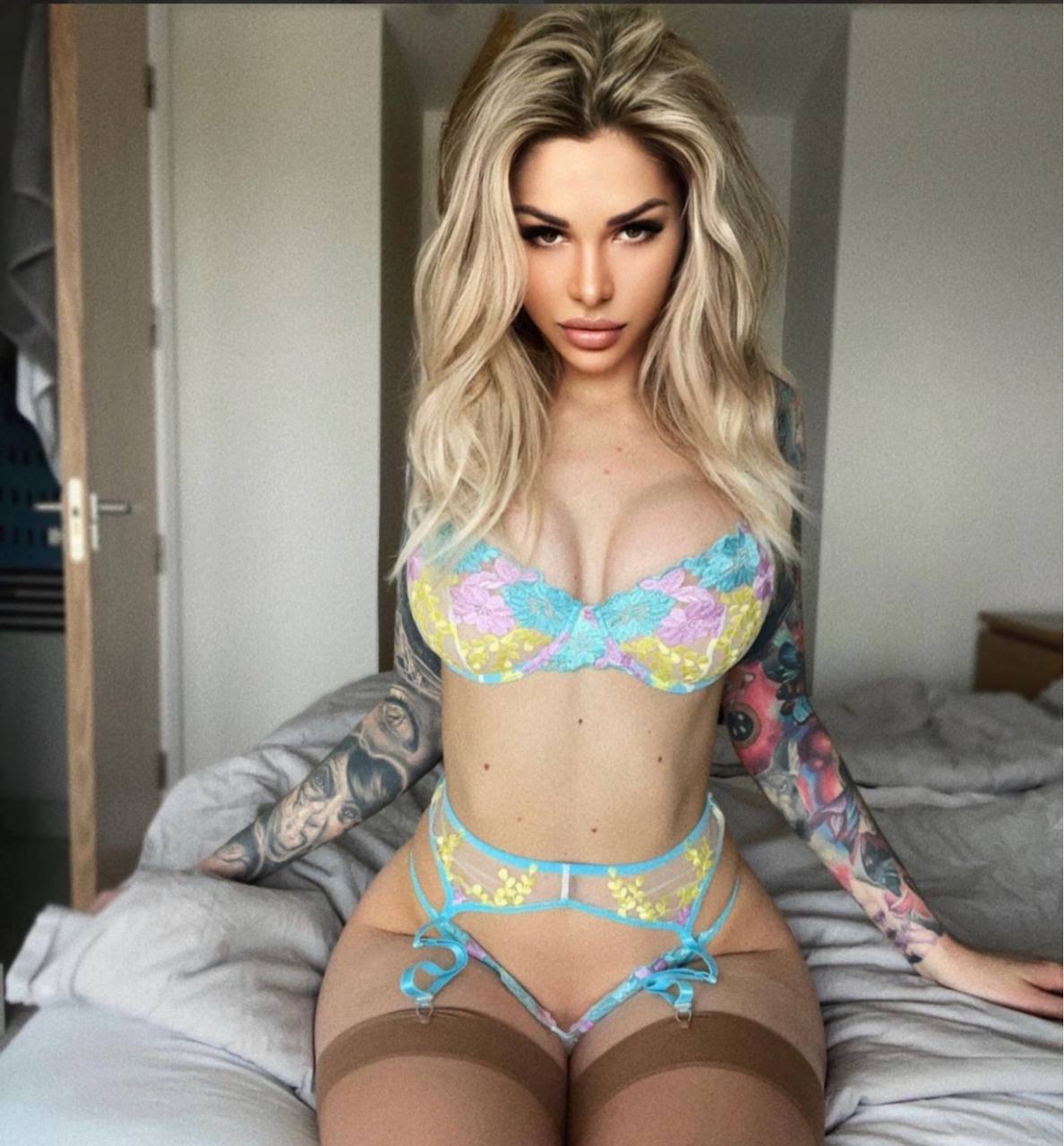 Путана Лиза Блондинка c 3 размером груди у метро Спортивная Санкт-Петербург Фото - 1