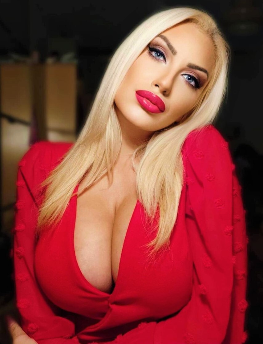 Путана Анита Блондинка c 2 размером груди у метро Проспект Большевиков Санкт-Петербург Фото - 1