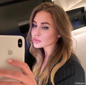 Проститутка Питера Света, у метро Маяковская