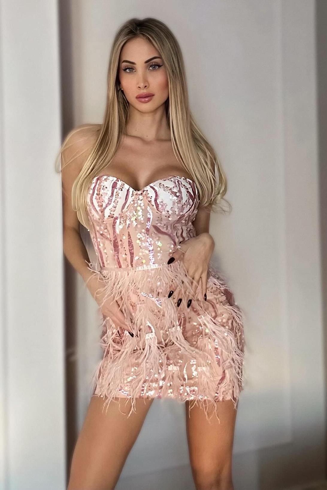 Путана Юлия Блондинка c 3 размером груди у метро Маяковская Санкт-Петербург Фото - 2